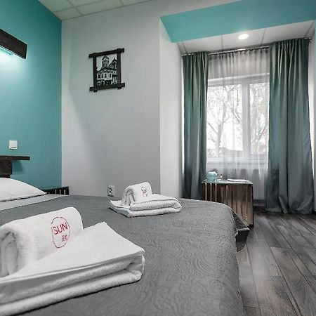 Sunlit Hotel Ivano-Frankivsk Buitenkant foto