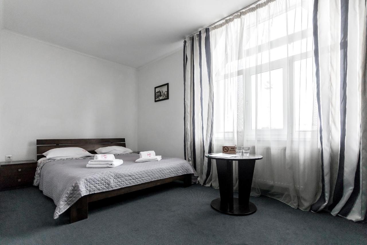 Sunlit Hotel Ivano-Frankivsk Buitenkant foto