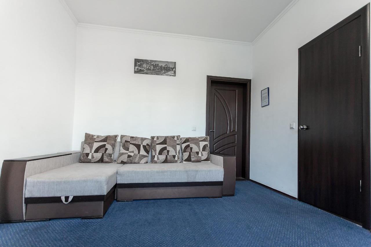 Sunlit Hotel Ivano-Frankivsk Buitenkant foto