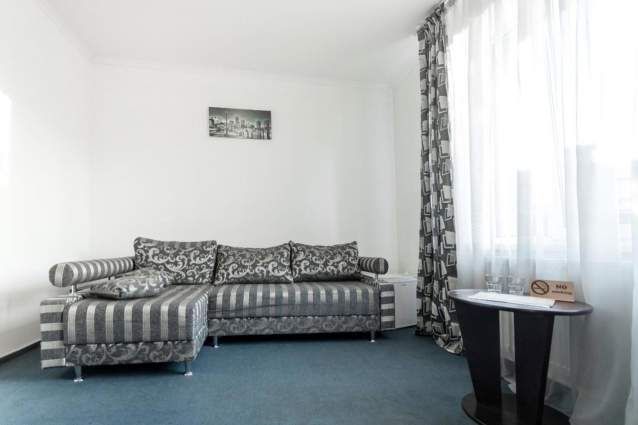 Sunlit Hotel Ivano-Frankivsk Buitenkant foto
