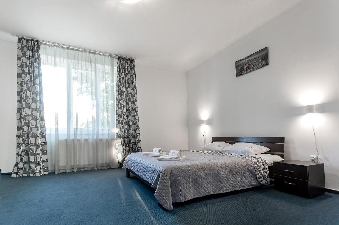 Sunlit Hotel Ivano-Frankivsk Buitenkant foto