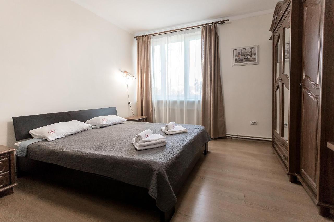 Sunlit Hotel Ivano-Frankivsk Buitenkant foto