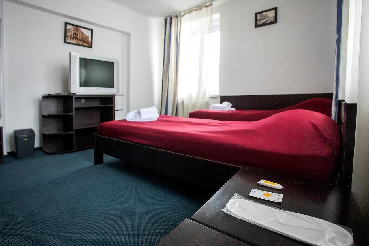 Sunlit Hotel Ivano-Frankivsk Buitenkant foto