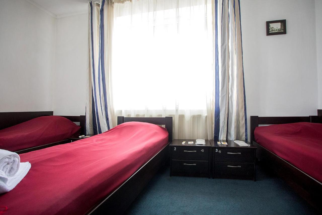 Sunlit Hotel Ivano-Frankivsk Buitenkant foto