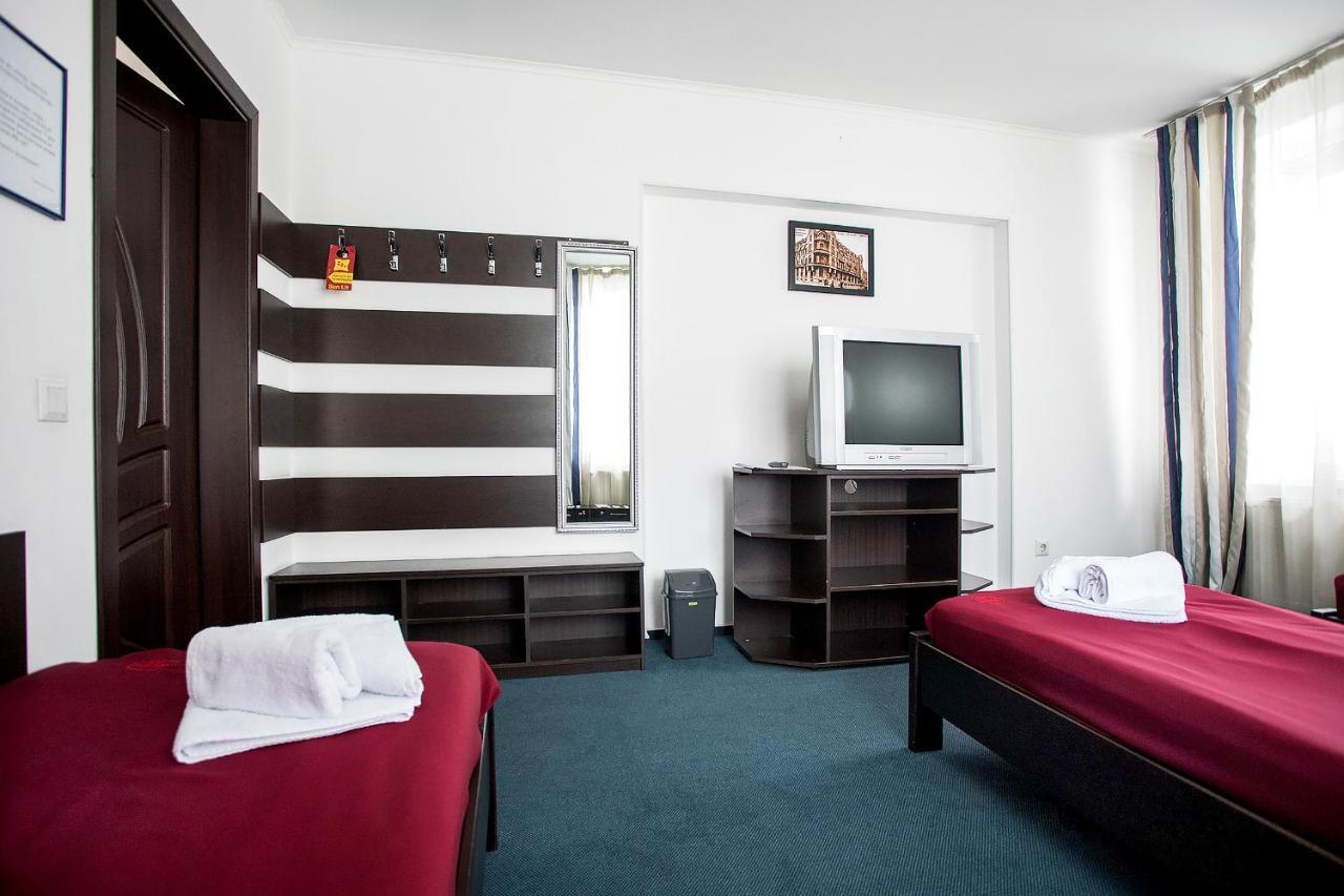 Sunlit Hotel Ivano-Frankivsk Buitenkant foto